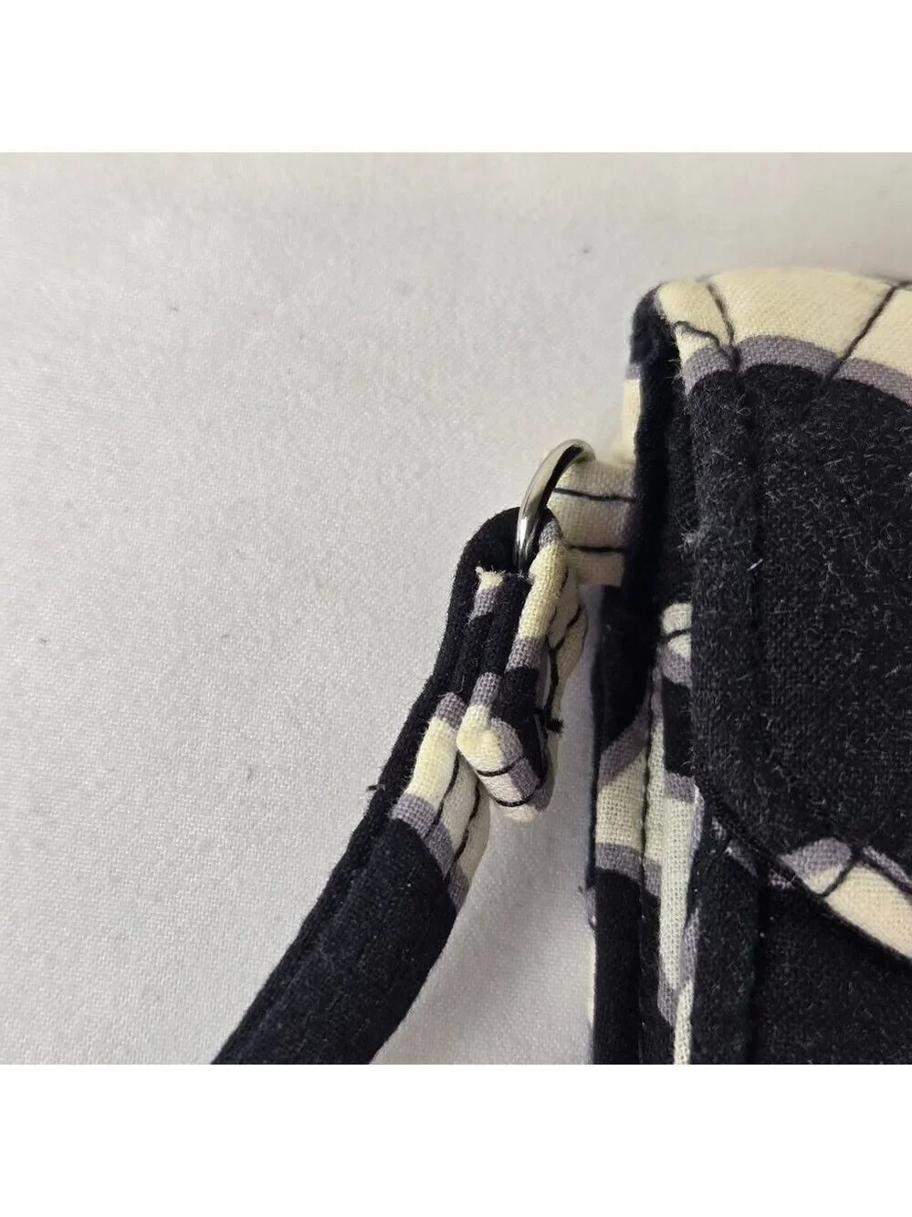 Vera Bradley Black White Gray Cotton Quilted Wallet Wristlet Turnlock Closure - Picture 3 of 11
